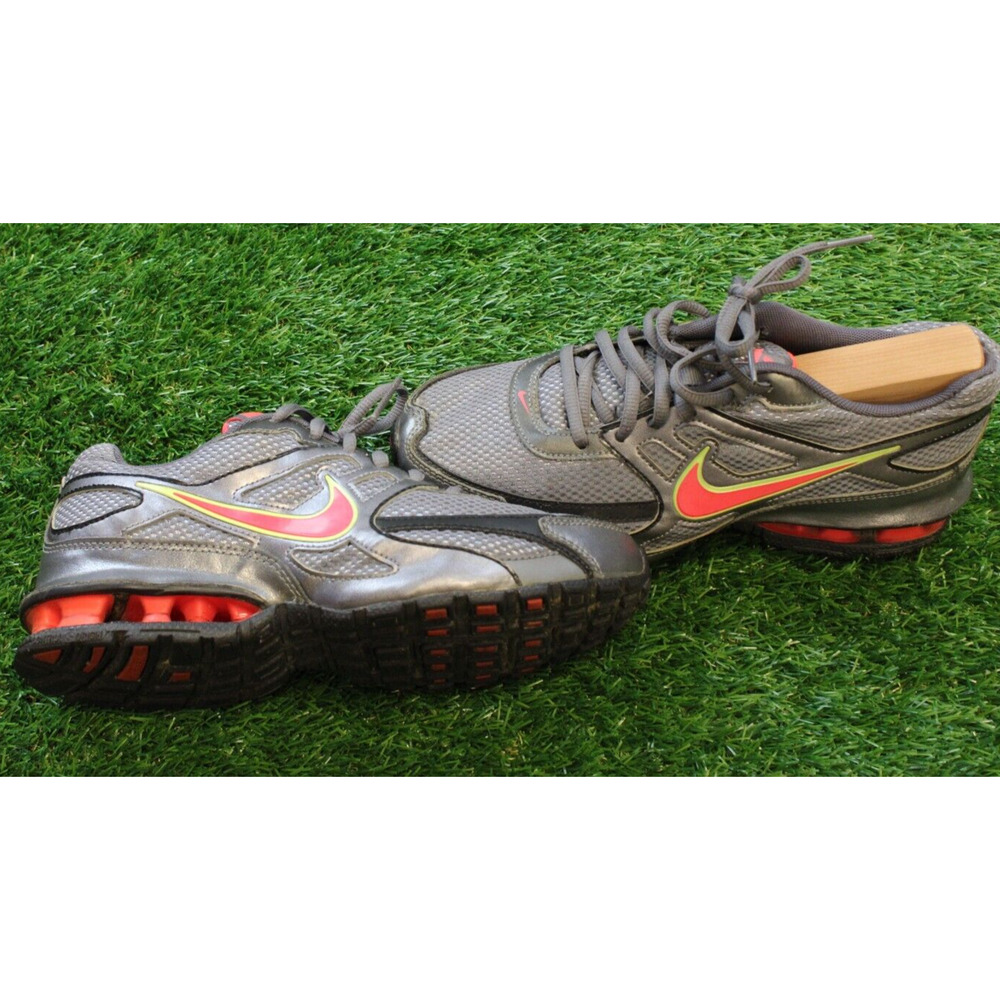 Nike Reax Run Shoes Dominate Women's Size 6 Athletic Gym Gray Pink 456819-063
